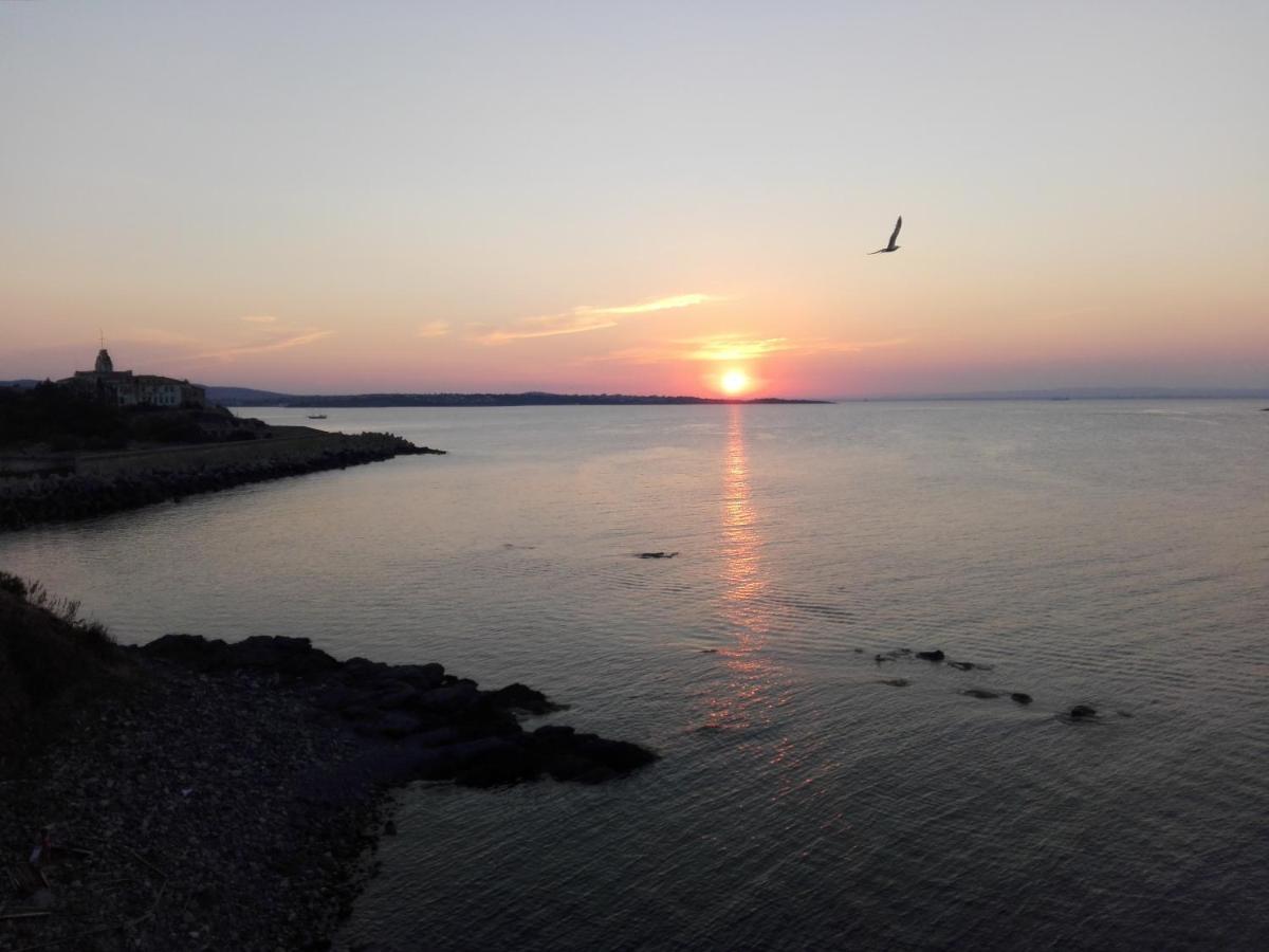 Family Hotel Emilia Sozopol Bagian luar foto