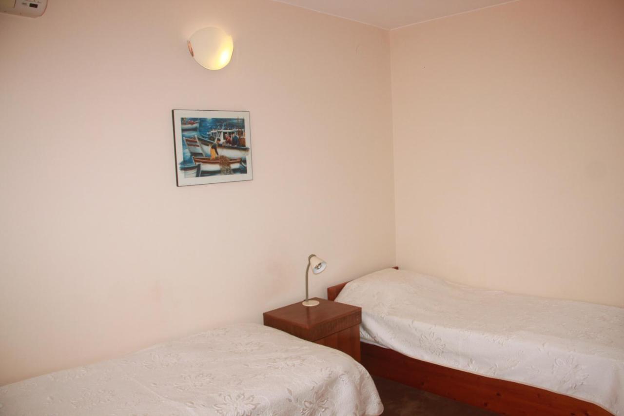 Family Hotel Emilia Sozopol Bagian luar foto