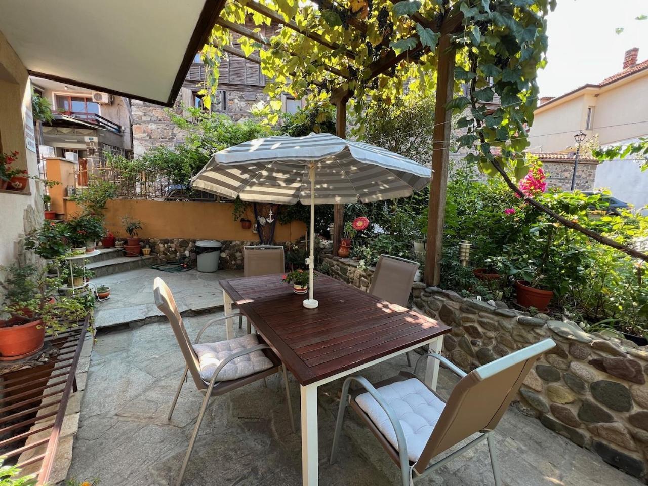 Family Hotel Emilia Sozopol Bagian luar foto