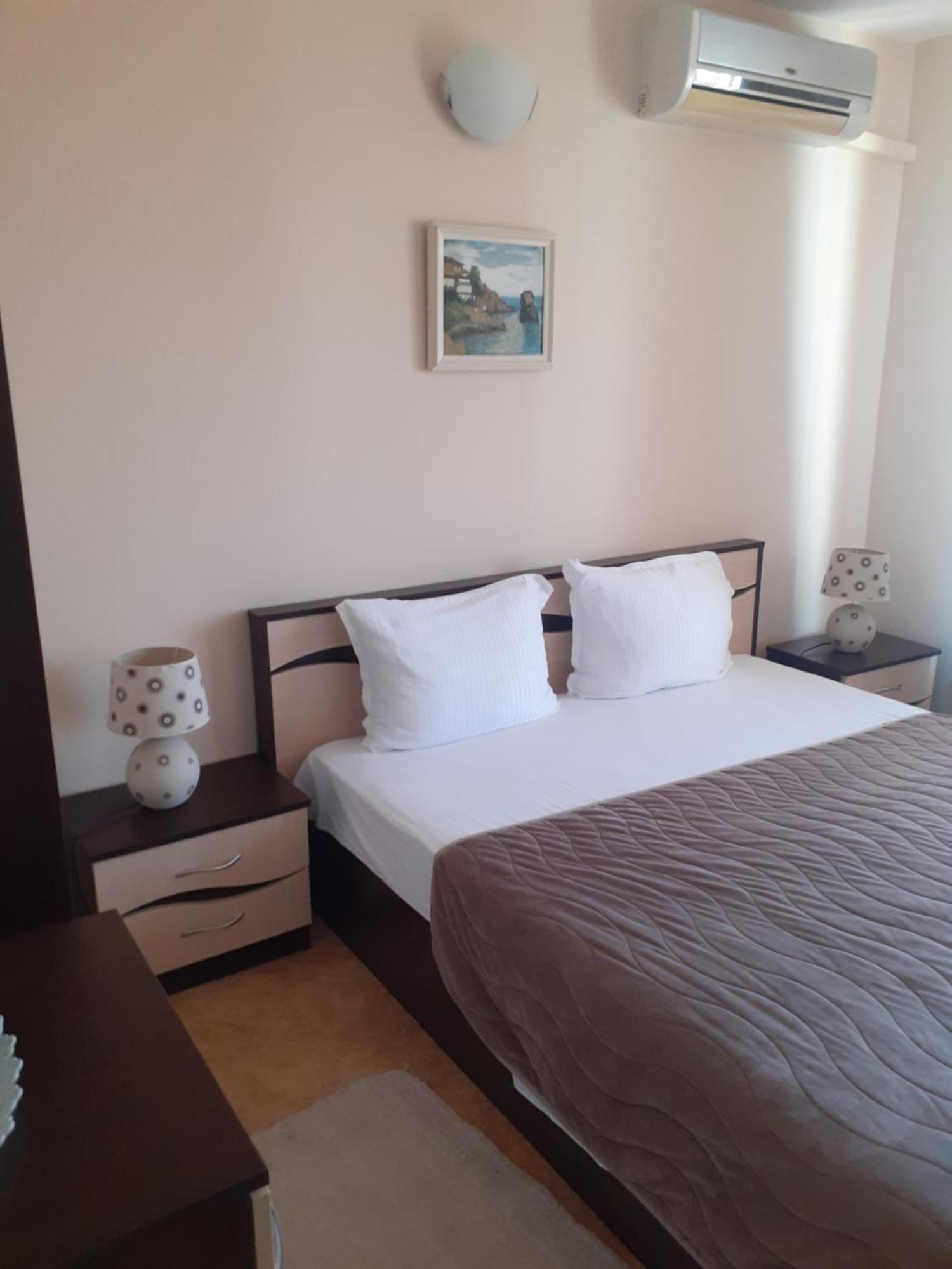 Family Hotel Emilia Sozopol Bagian luar foto