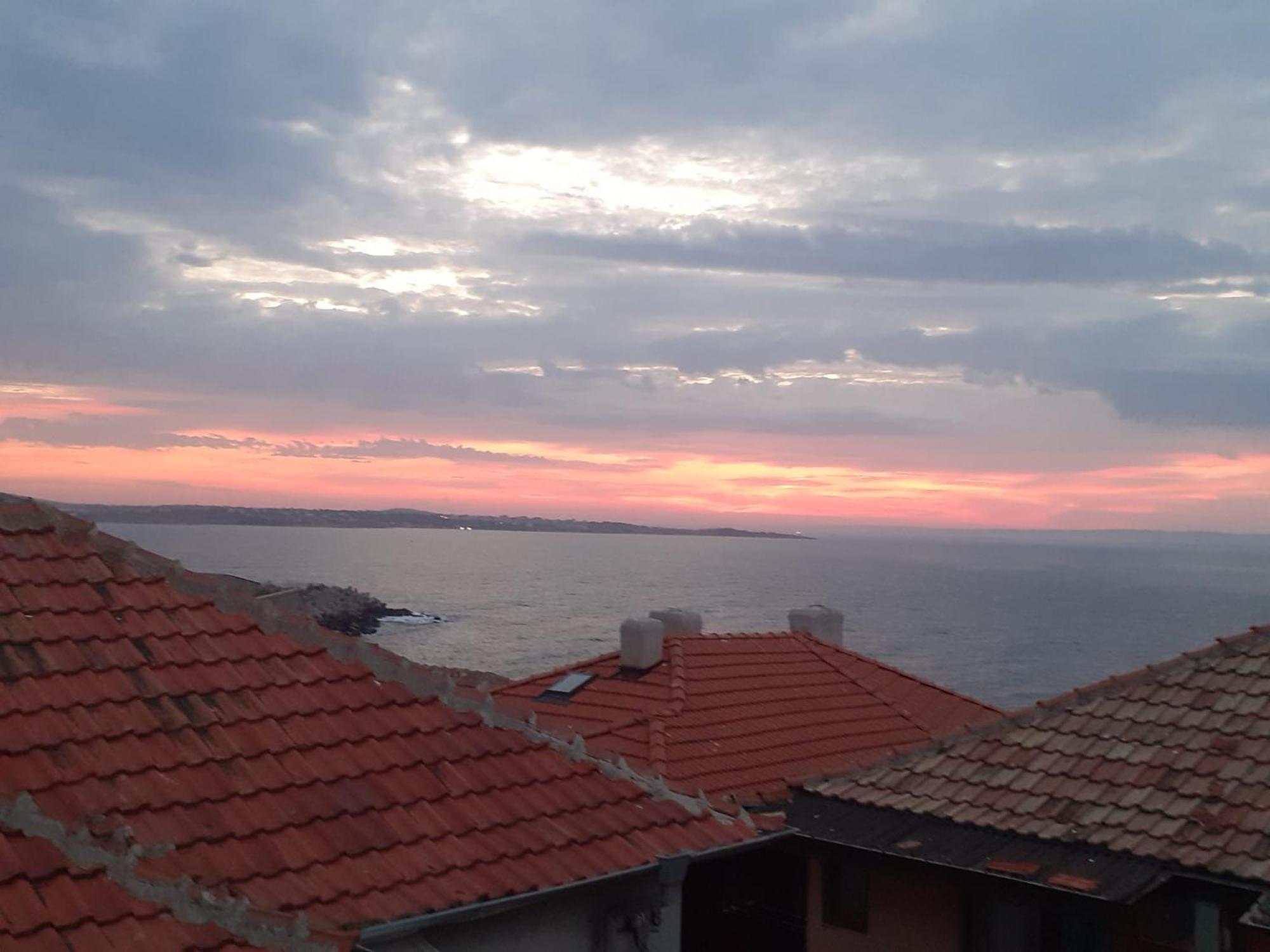 Family Hotel Emilia Sozopol Bagian luar foto
